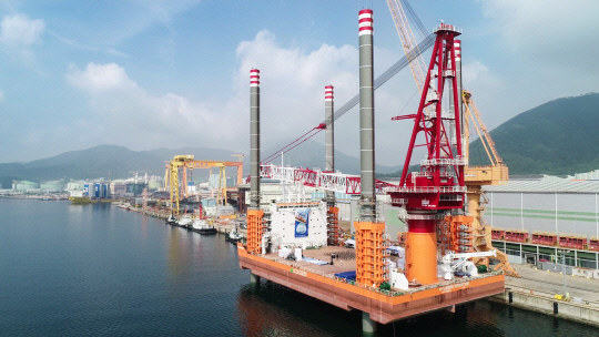 현대건설은 한림해상풍력 건설에 국내 유일의 해상풍력 설치선 '현대프론티어호'를 투입했다. 현대건설 제공.